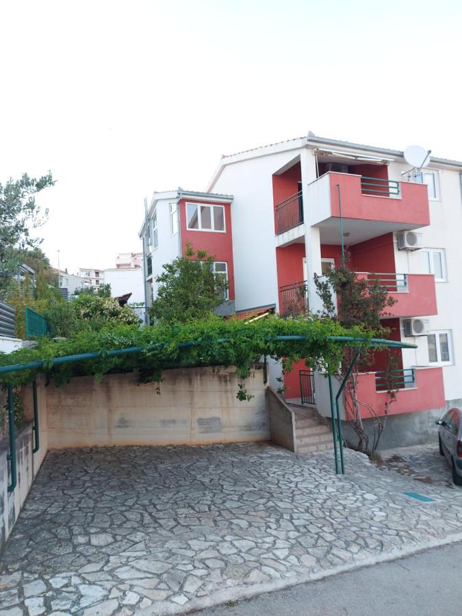 Apartmani Tatjana Okrug Gornji Exterior foto